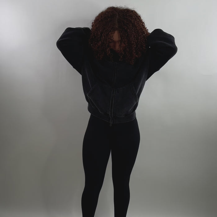 Vintage Feel, Modern Fit – classic zip-up with a washed black finish – fleece-lined for unbeatable softness – oversized cut for an effortless silhouette – ribbed detailing for structure – throw-on-and-go essential