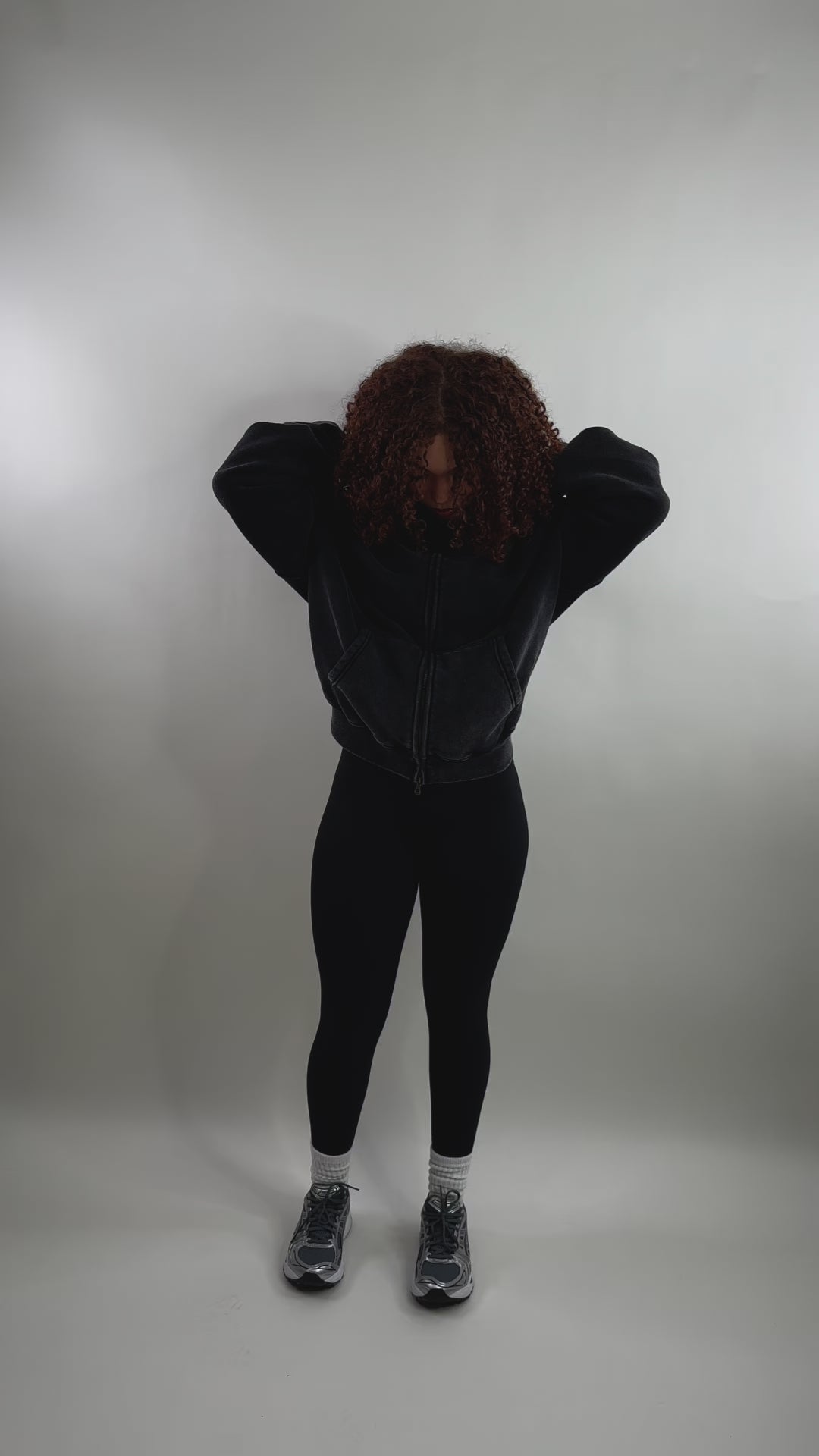 Vintage Feel, Modern Fit – classic zip-up with a washed black finish – fleece-lined for unbeatable softness – oversized cut for an effortless silhouette – ribbed detailing for structure – throw-on-and-go essential